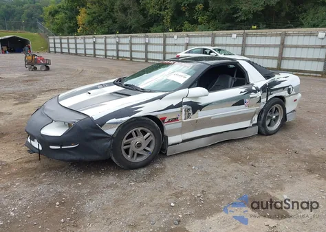 1997 Chevrolet Camaro Z28 z USA, uszkodzony, nr VIN 2G1FP22P1V2106094